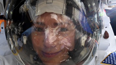nasa astronaut jessica meir selfie rumselfie