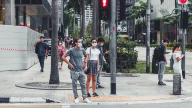 kan man få coronavirus fra mennesker uden sygdomssymptomer hvem smitter hvordan undgår man singapore ny forskning covid19