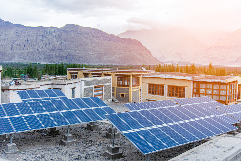 solceller og vindmøller dobbeltsidede solceller energi grøn omstilling