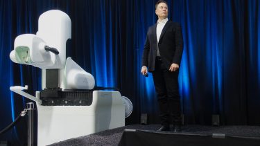 Brainhacking hjerne implantat Neuralink forsøg Elon Musk biomimetic decoding kunstig intelligens hjerneaktivitet tankeproces interface grænseflade hjerne-maskine
