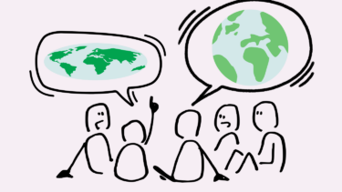 En gruppe personer sidder og taler, den ene er konspirationsteoretiker, en af de andre modargumenterer