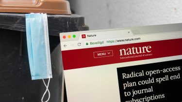 Peer review videnskabelige tidsskrifter kritik mundbind corona
