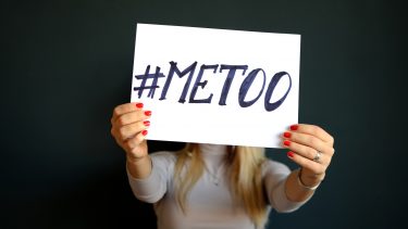 metoo skilt kvinde chikane protest