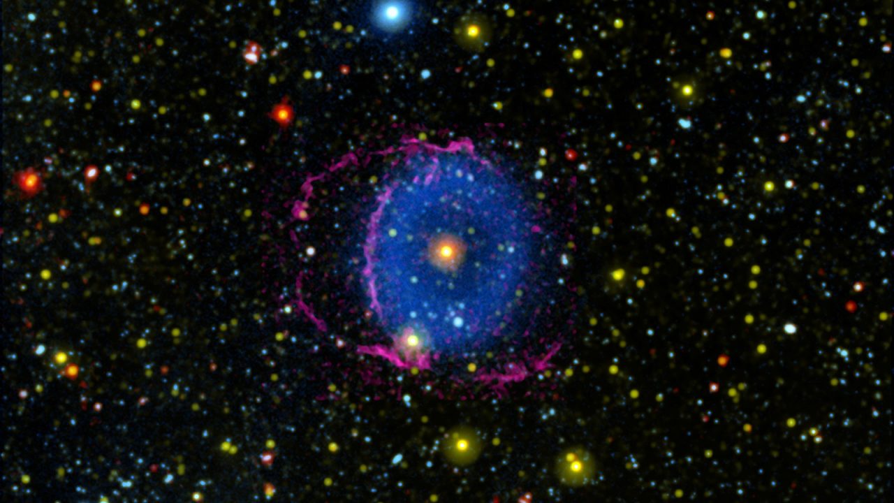 nasa blue ring nebula stjerne mysterie løst 16