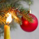 Der går ild i gran på juletræet