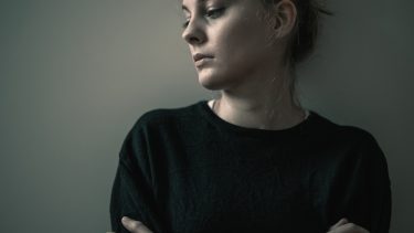 COVID-19 corona sygdom smitte Søren Kierkegaard psykologi diagnosesystem DSM-V Ulrich Bech selvets angst frygt familie isolation udbrud global spredning vaccine behandling