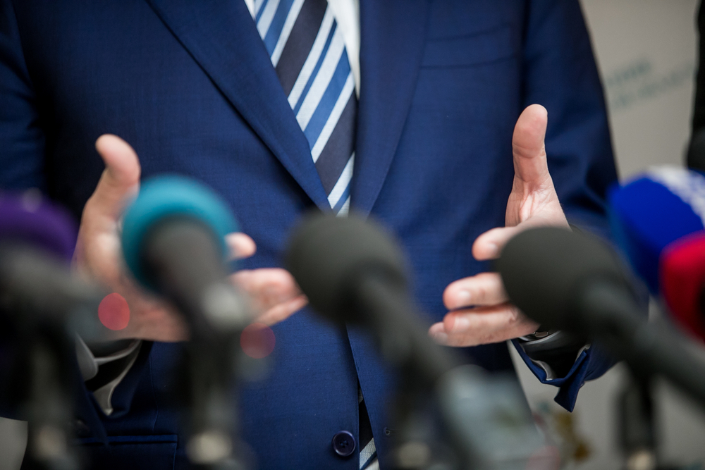 politiker gestik høre