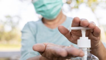 COVID-19 corona sygdom smitte bakterier RNA DNA virale protein genetisk vilde dyr får antistoffer epidemi pandemi udbredelse udbrud global spredning vaccine behandling