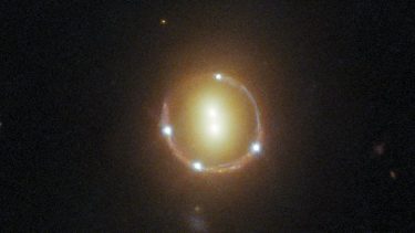 einstein ring hubble tyngdekraft galakse