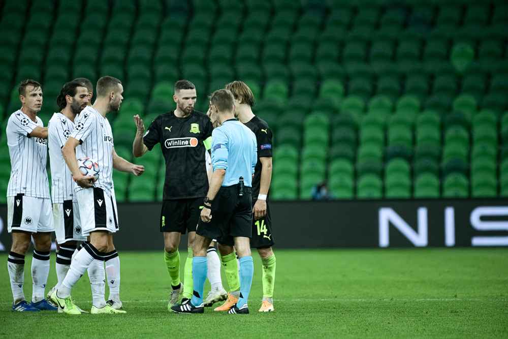 fodbold dommere forskning færre gule kort hjemmebane udebane