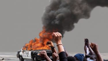 Black Lives Matter demo brændende bil
