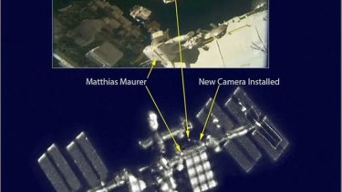 astronauter ISS rumvandring set fra Jorden