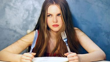 hangry_sur_sulten_gnaven_irriteret_irritation_mad_mangler_vil_gerne_spise