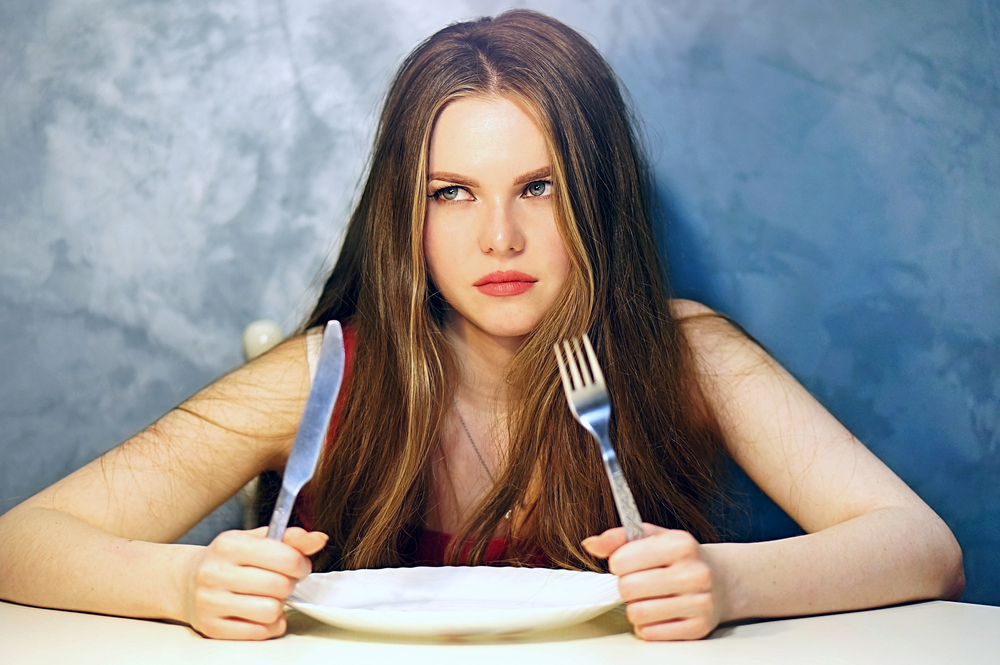 hangry_sur_sulten_gnaven_irriteret_irritation_mad_mangler_vil_gerne_spise