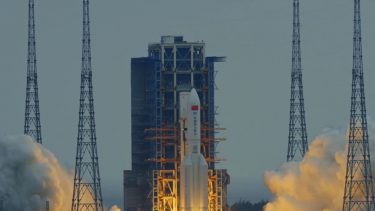 Kina rumskrot Long March 5B nedstyrtning 2022 Indiske Ocean raket-booster trin NASA kritik