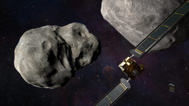 dart mission smadrer ind i asteroide NASA forsøg beskyttelse meteor fare forsvar rumprogram
