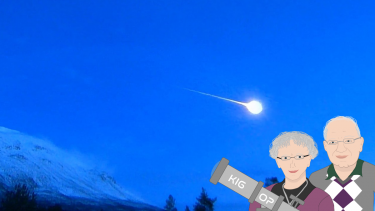 Stjerneskud på aftenhimlen over de norske fjelde