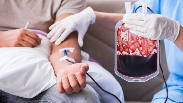 Kunstigt blod transplanteret over i et menneske for første gang
