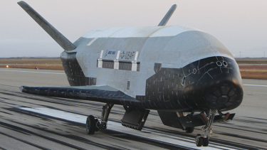 x-37b er i færd med at lette