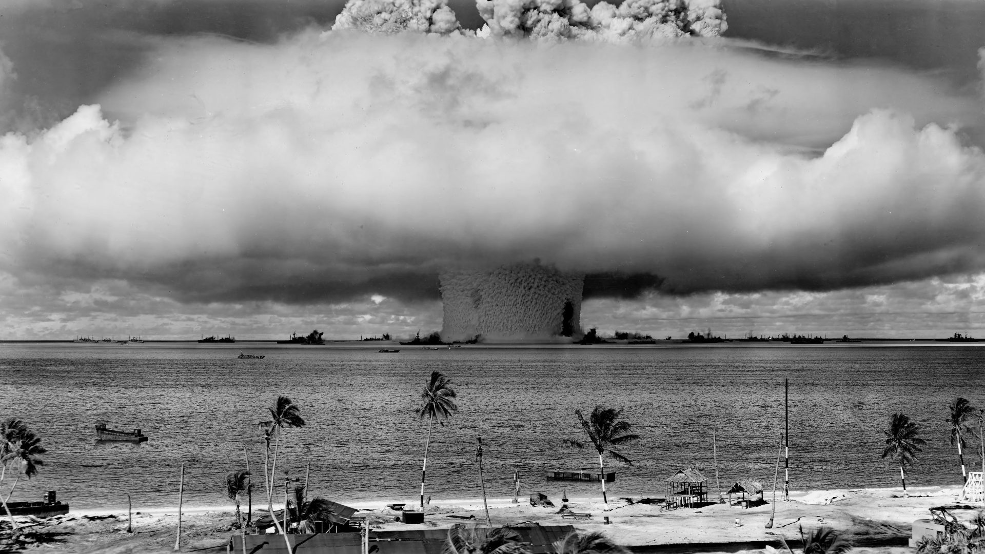 Atomsprængning under vand ved Bikini Øerne.