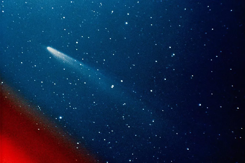 Foto af kometen Kohoutek (C/1973 E1) taget af fotografer fra University of Arizona med et 35 mm-kamera, 11. januar 1974.