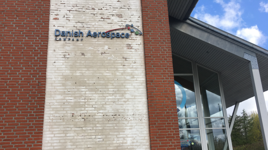 Facaden på Danish Aerospace Companys base på Hvidkærvej i Odense