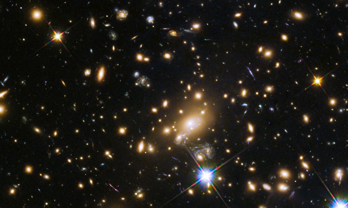 Refsdal-supernovaen set på mørk stjernehimmel
