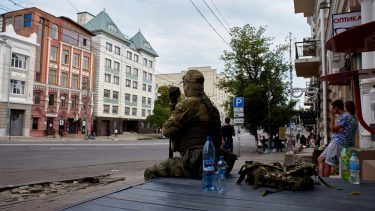Soldat fra Wagner-gruppen i den russiske by Rostov