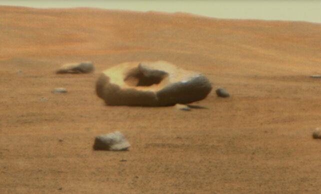 En dountformet sten på Mars