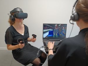 Patient med virtual reality-headset på