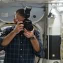 Andreas Mogensen på ISS med et kamera