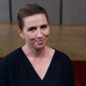 Når Mette Frederiksen og andre partiledere viser lederskab og handler, kan de få vælgerne til at skifte holdning og bakke op om tiltag såsom klimaafgifter, der har økonomiske konsekvenser, viser forskning.