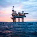 olieplatform i havet
