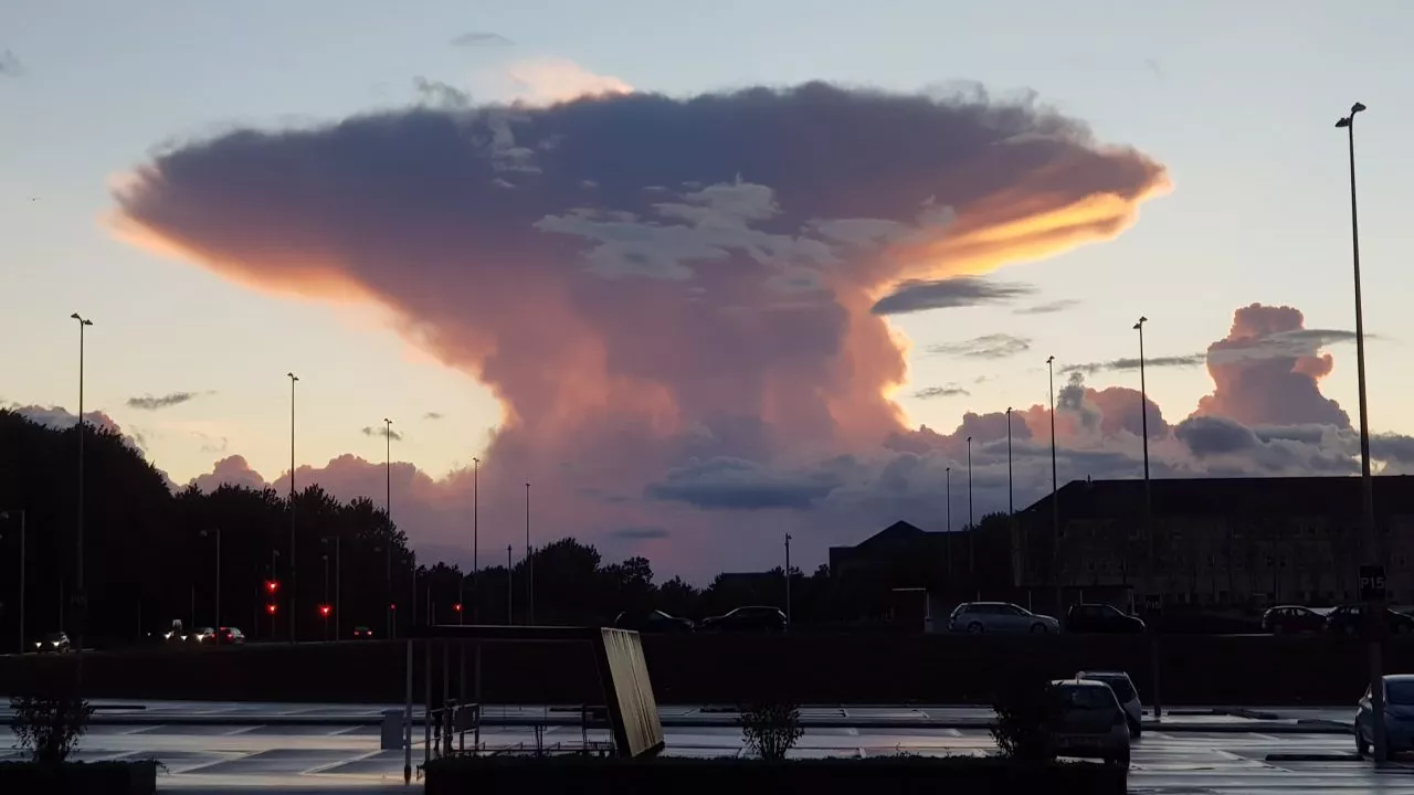 skyformation som hedder cumulonimbus med armbolt (den øverste del af skyen som har form som en armbolt)