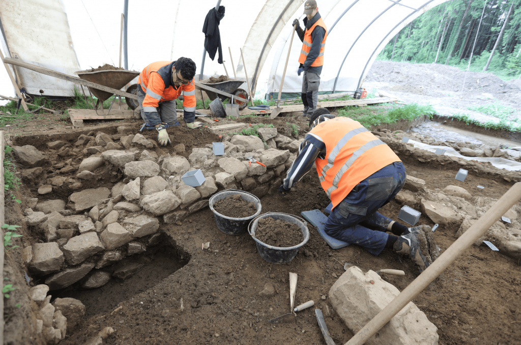 Romersk mur graves frem 