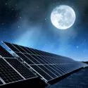 solceller under nattehimlen