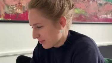 Theresa Scavenius fortæller om sit parlamentariske arbejde på sin Facebook-profil. (Video: Theresa Scavenius)