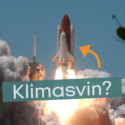 Raket letter med en sky af røg. Titlen 