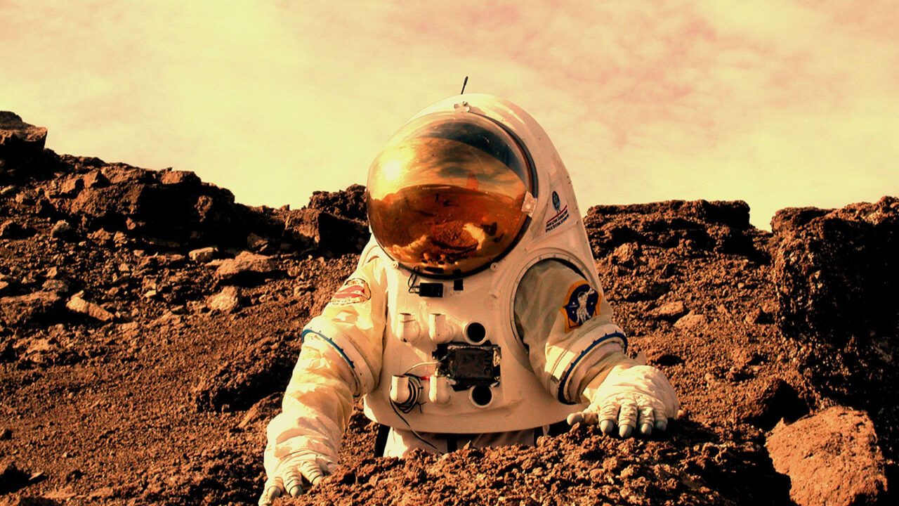 astronaut arbejder på mars