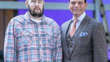 Aaron James, verdens første mand, der har fået transplanteret et helt øje
