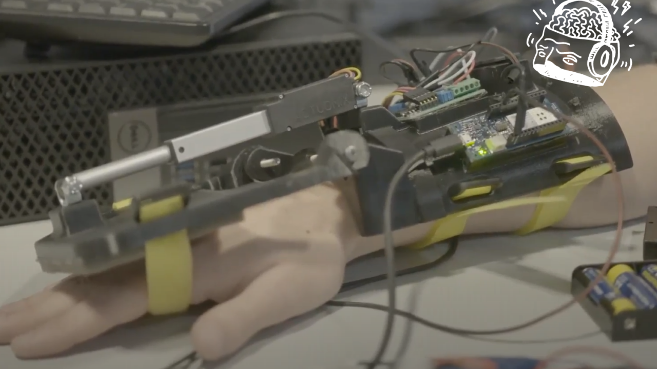 Exoskelet sidder på håndryg og håndled