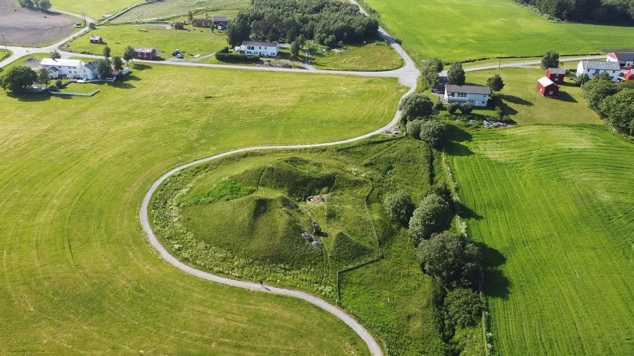 gravhøjen herlaugshaugen set fra luften