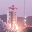 kinesisk satellit bliver sendt op med raket