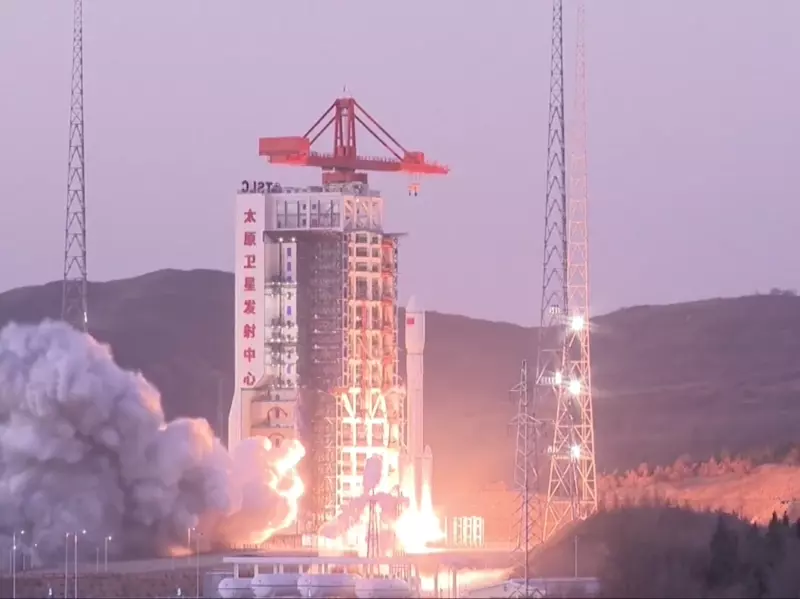 kinesisk satellit bliver sendt op med raket
