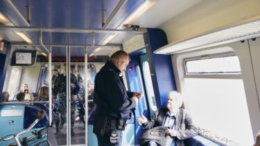 Billetkontrollør i s-tog