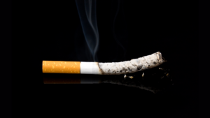 Brændende cigaret