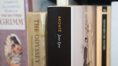 Romanen Jane Eyre på en bogreol