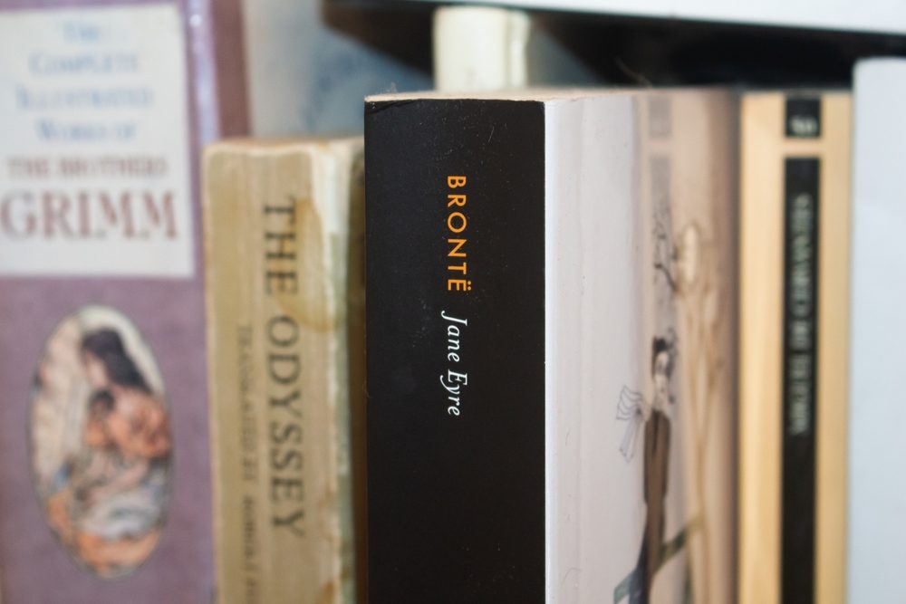 Romanen Jane Eyre på en bogreol