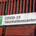 Skilt ved COVID-19-vaccinationscenter i Danmark