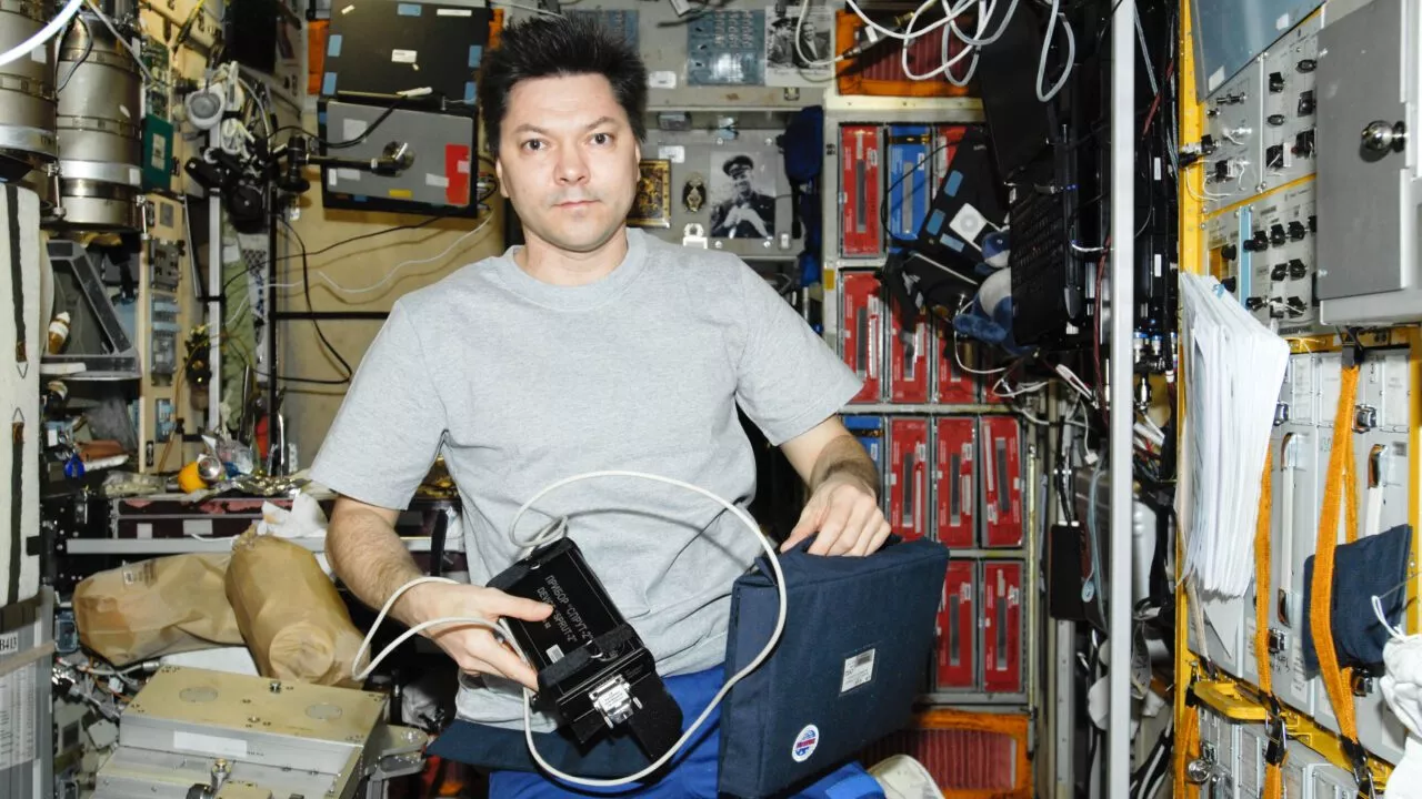 kosmonaut, Oleg Kononenko, på rumstationens zvezda service modul